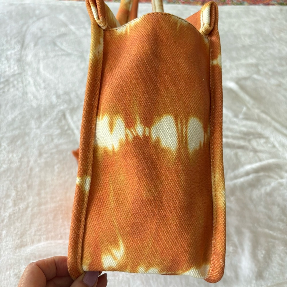 VINCE CAMUTO Orla Large Tie-Dye Canvas Structured Tote Handbag--NWT - Picture 5 of 14